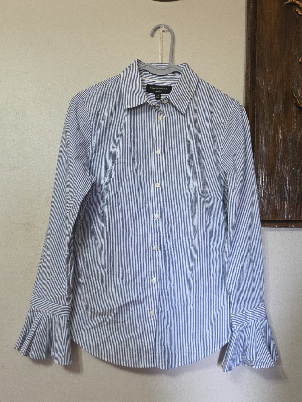Banana Republic Sz 4 Blue and White Striped Button Front Shirt